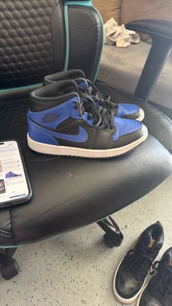 Jordan 1 Hyper Royal 