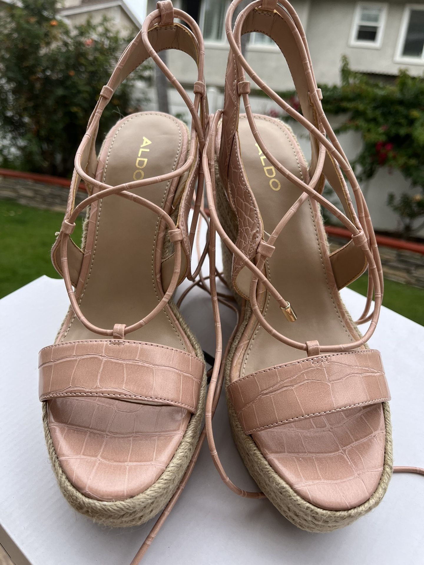 Oxandra Aldo Pink Wedge Heels