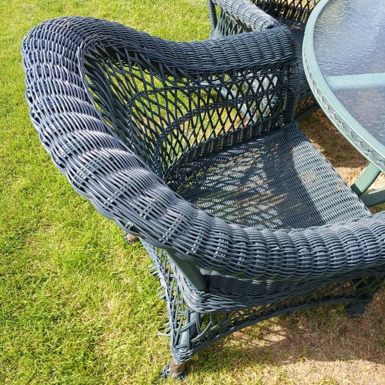 Outdoor table and chairs set