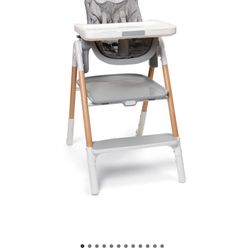 Skip Hop High Chair/It’s Like New 