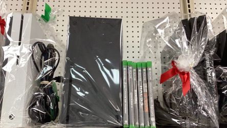 Xbox series X (games in pictures are included with purchase)