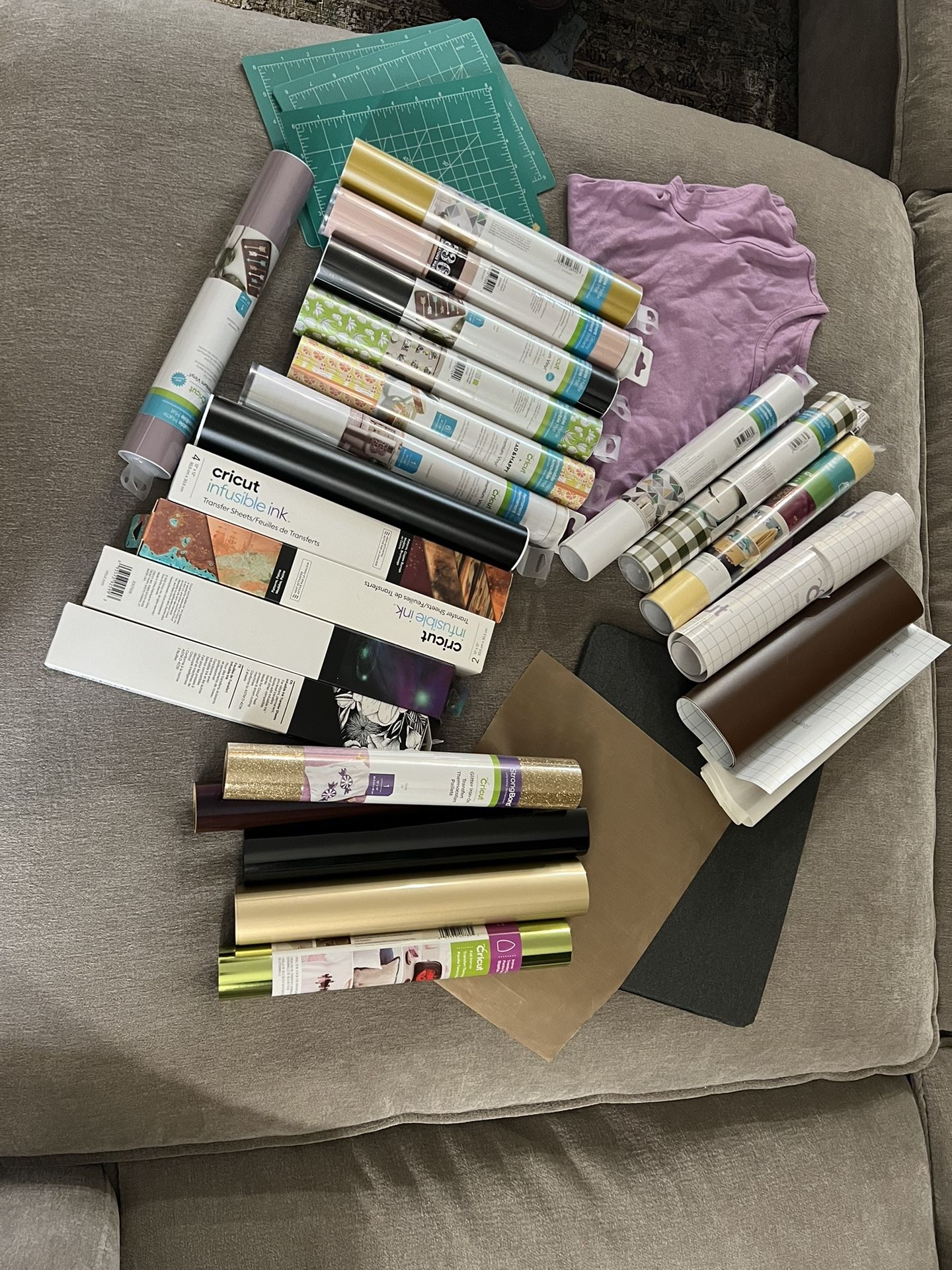 Lot Of Cricut Stuff!