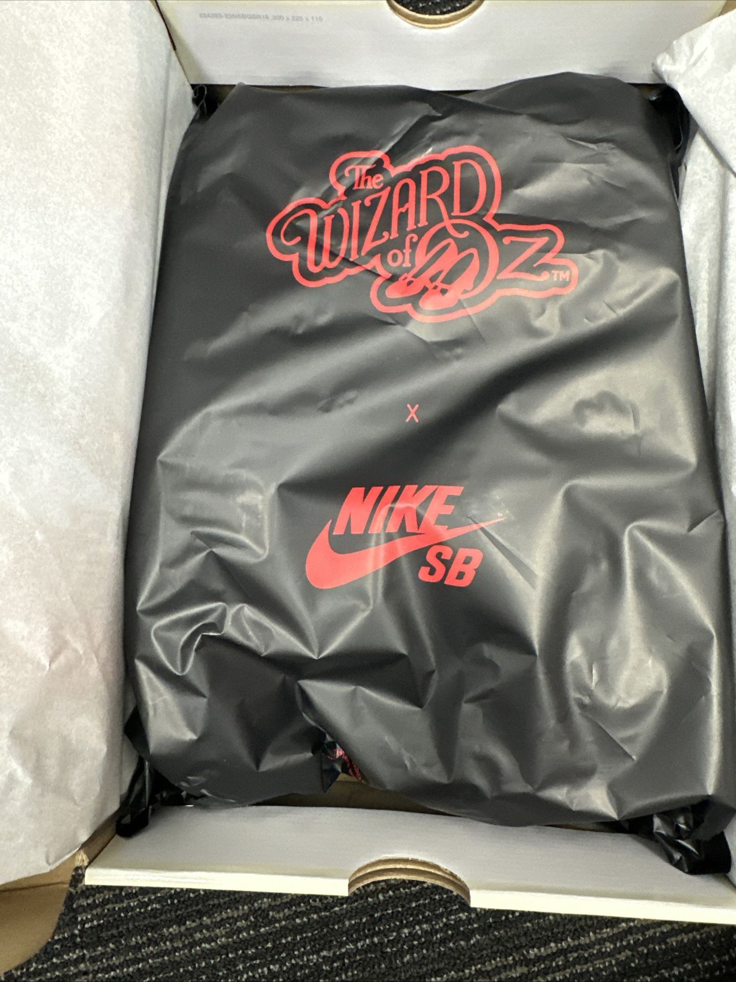 Nike SB Dunk Low The Wizard of Oz Poppy Field Size 10