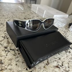 CHANEL sunglasses 