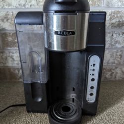 Bella Coffee Maker, Takes K Cups / Coffee Pods, Single Serve Coffee Brew, Works Well, Fair Condition 