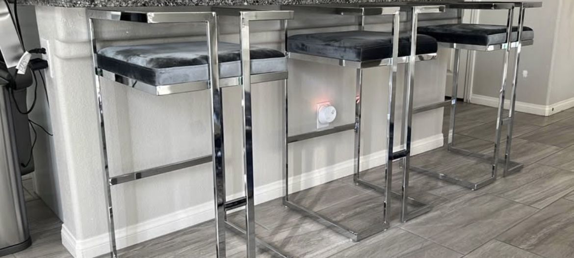 4 Counter Stools 