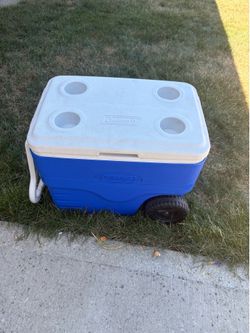 Coleman Rolling Cooler with Wheels – Good Condition