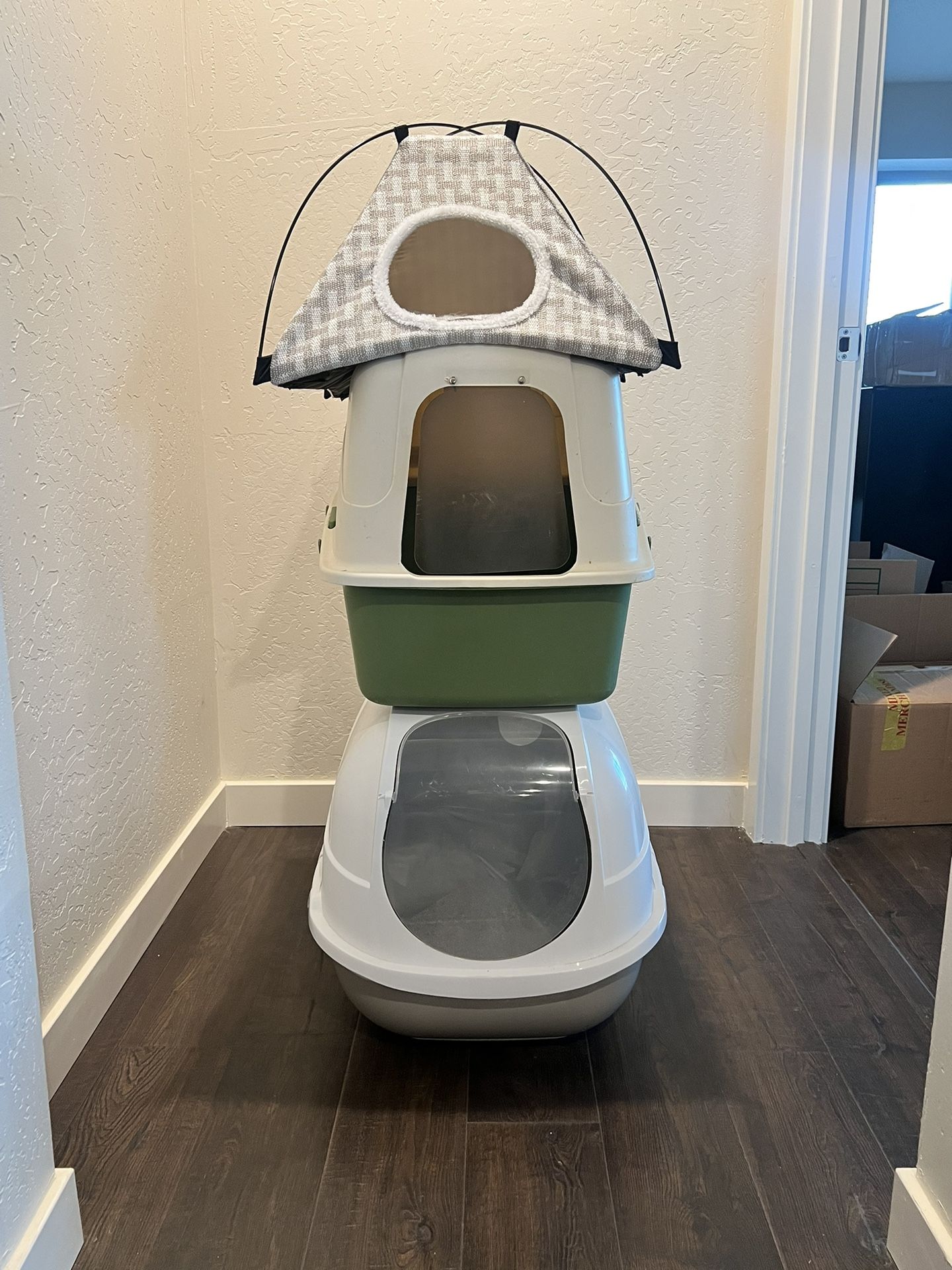 Cat Litter Boxes & Bed