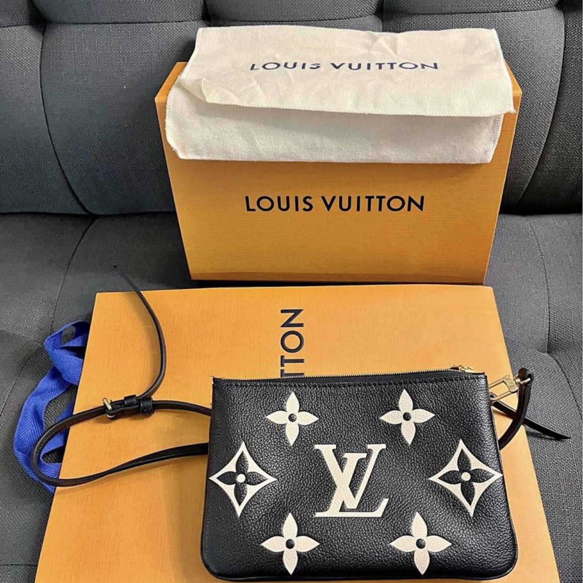 Louis Vuitton DOUBLE ZIP POCHETTE Crossbody for Sale in San Fernando, CA -  OfferUp