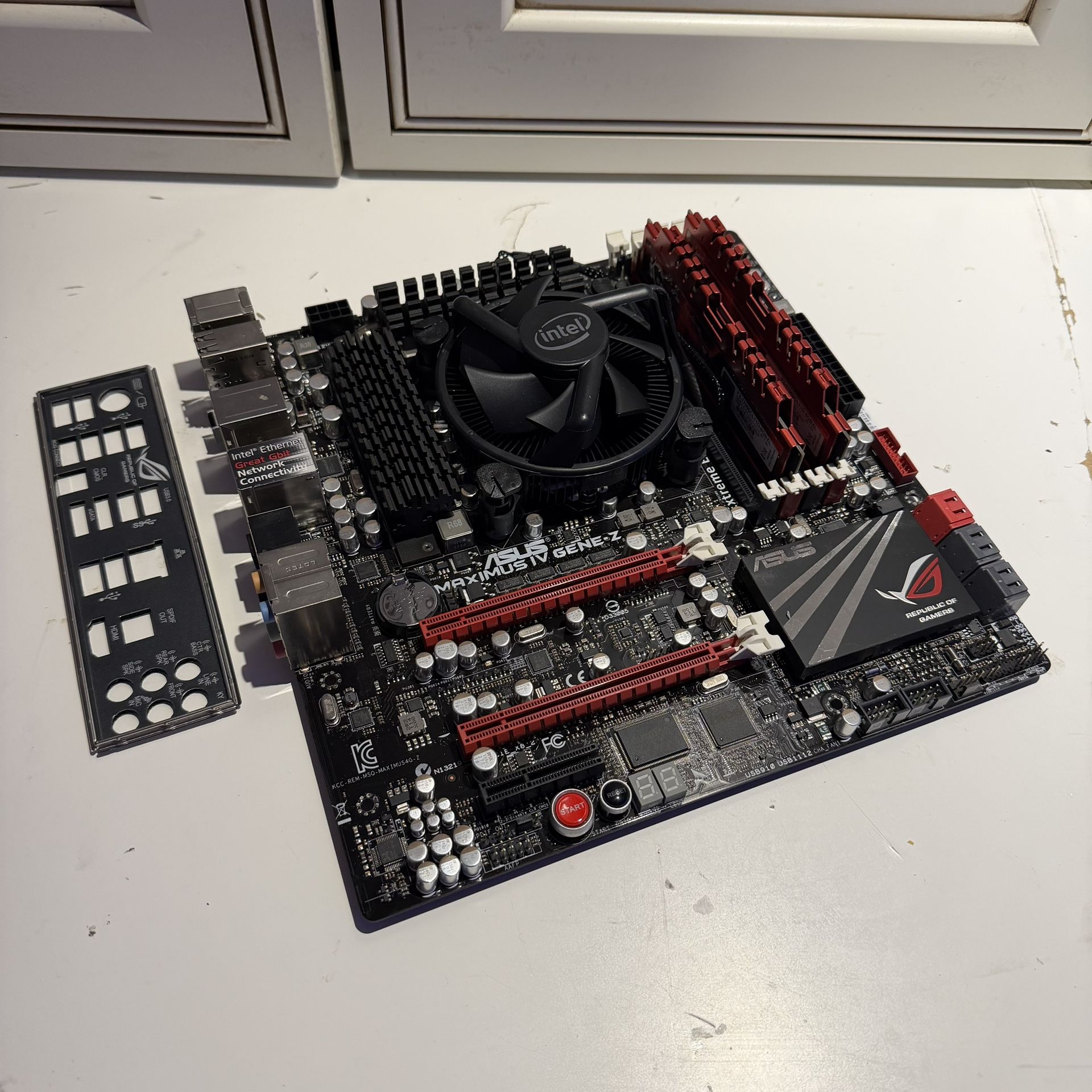 Asus Maximus IV Gene Z LGA1155 Gaming PC Computer Motherboard Intel CPU Combo