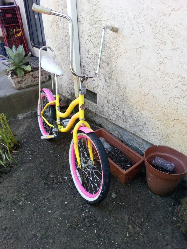 Schwinn Girls 20 Inch Cherish Bike