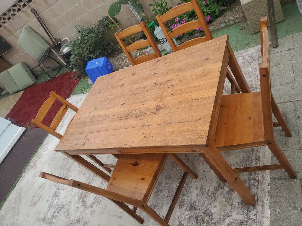Se Vende Comedor De 5 Sillas Rústico Medidas De Frente 48× 30 × 30 $ 85