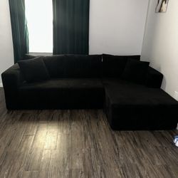 Black Sectional Couch 