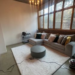 🛋️ Gray Sectional Sofa – Modern & Comfy – $550 OBO