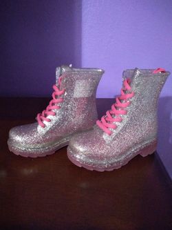 Girl boots size 7-8
