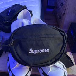 Supreme Waist Bag (FW18) Black. DS On StockX - $113