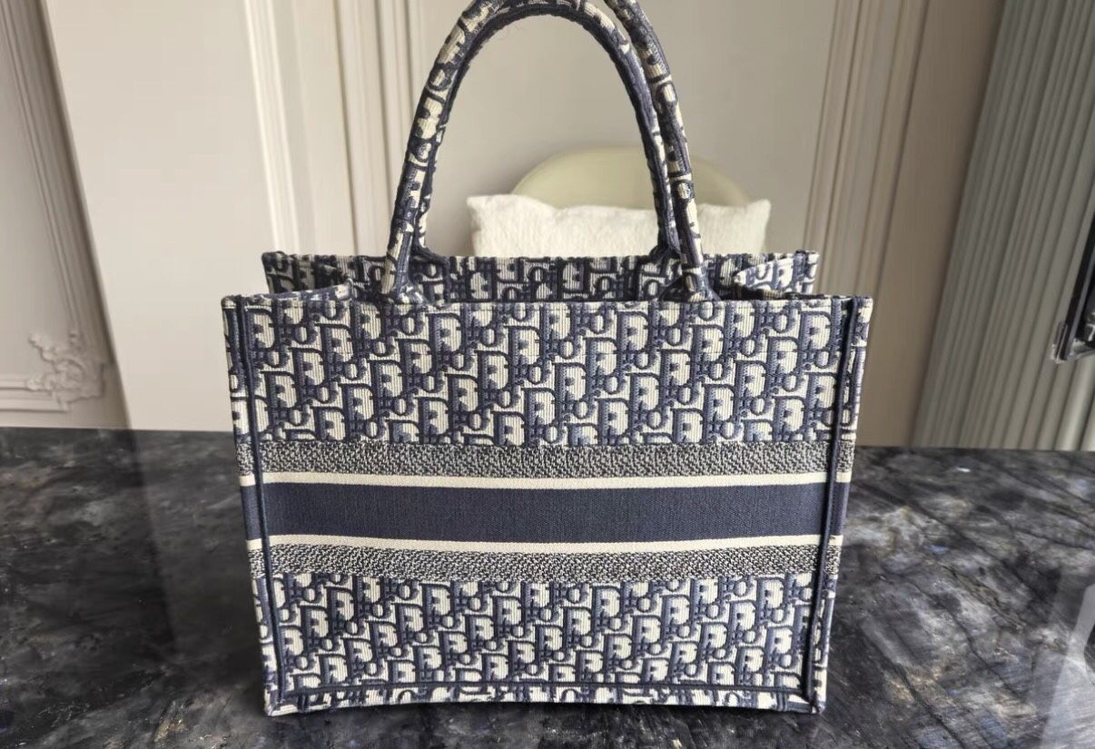 Classic blue and white old flower tote bag
