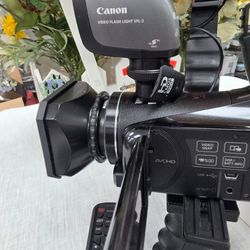 Cannon Vixia HF-M41-A WITH ATTACHED& CARRION