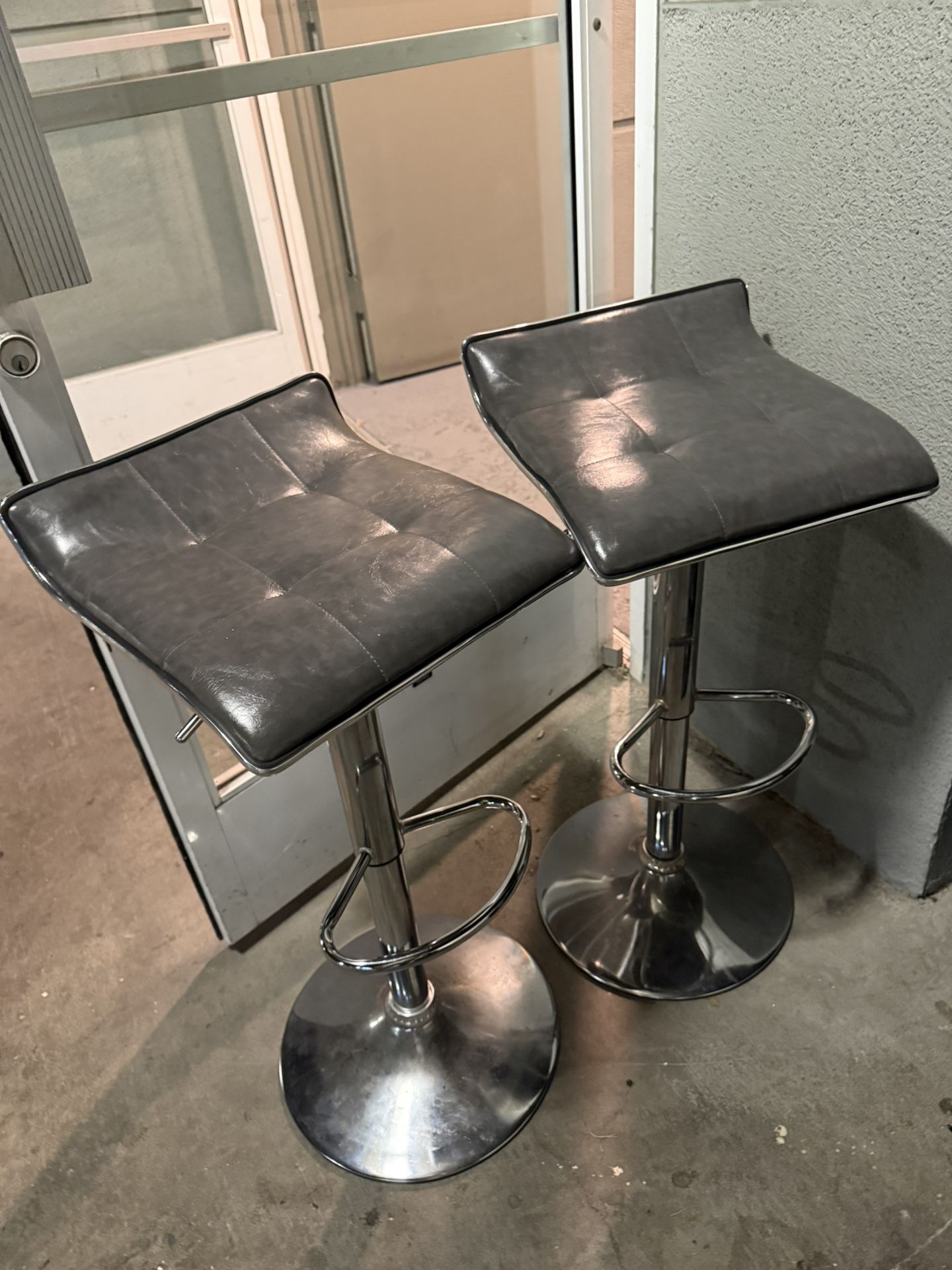 Adjustable Height Bar Stools 