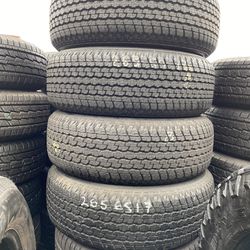 Set of four used tires Bridgestone 265/65/17 in good condition 