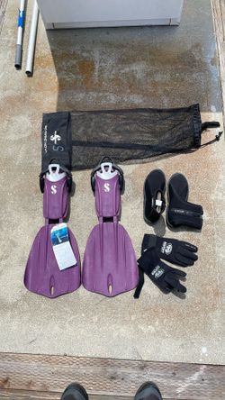 Scuba pro sea wing, nova dive fins, boots, and gloves Scuba pro sea wing, nova dive fins, boots, and gloves