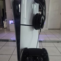 PLAYSTATION 5 SLIM DIGITAL 
UN CONTROL 
CABLE DE PODER HDMI Y HEADSET 