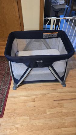 Nuna Travel Bassinet/Crib/Play Yard