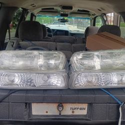 2000-06 Chevy Tahoe/ Silverado Headlight Assembly 