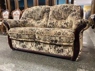 Tan Floral Patterned Loveseat w/ Chocolate Wood Trim