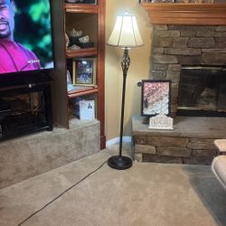 Stand Lamp 5 Foot Tall Good Condition 