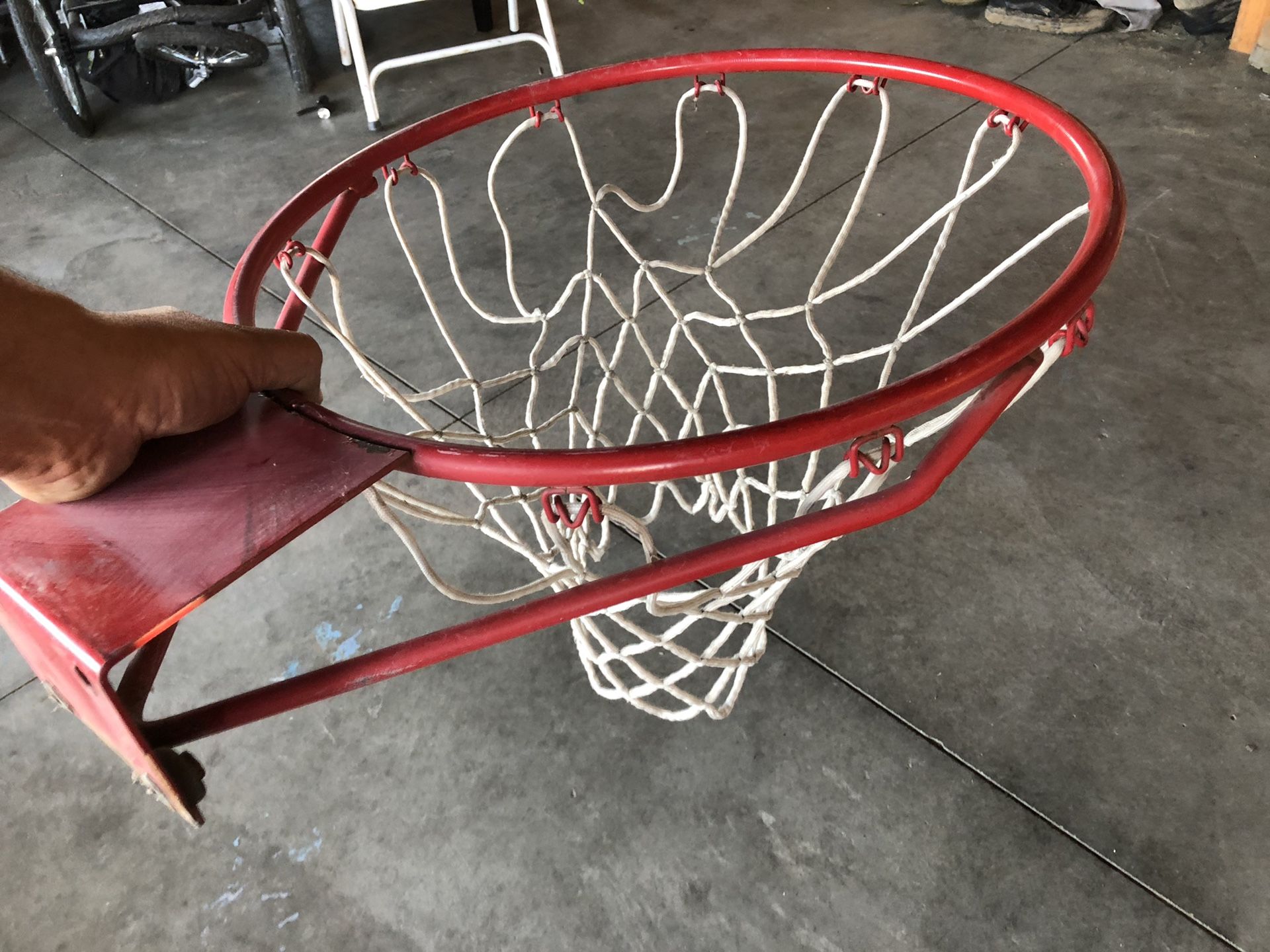 Basketball hoop with net