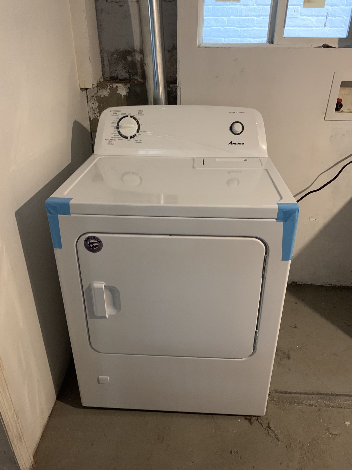 Large Amana gas-vented dryer in new condition