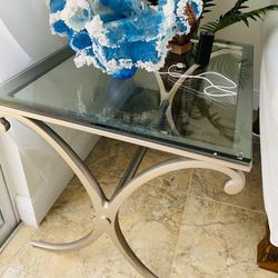 Pair Of Coffee Tables/ Modern Design/ Glass And Steel