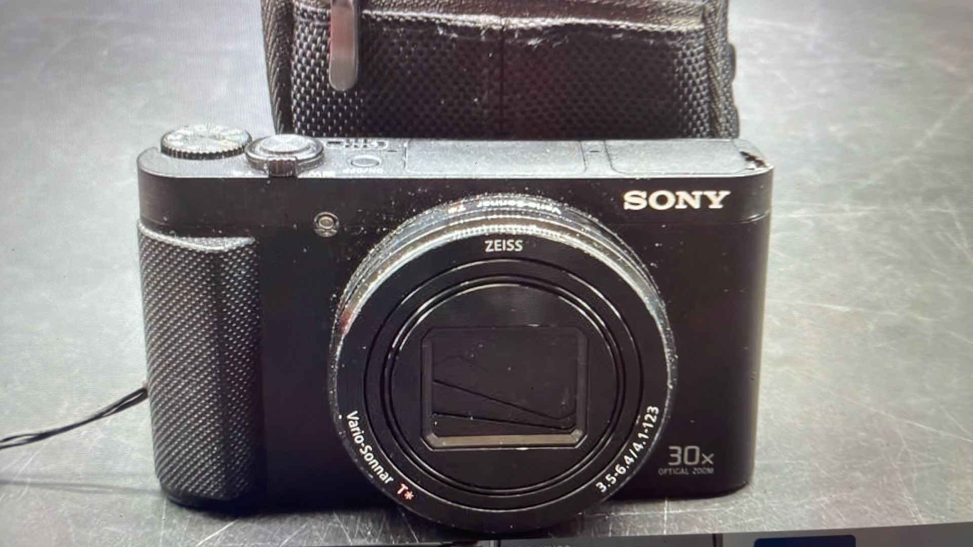 Sony DSCHX80 High Zoom Point & Shoot Camera