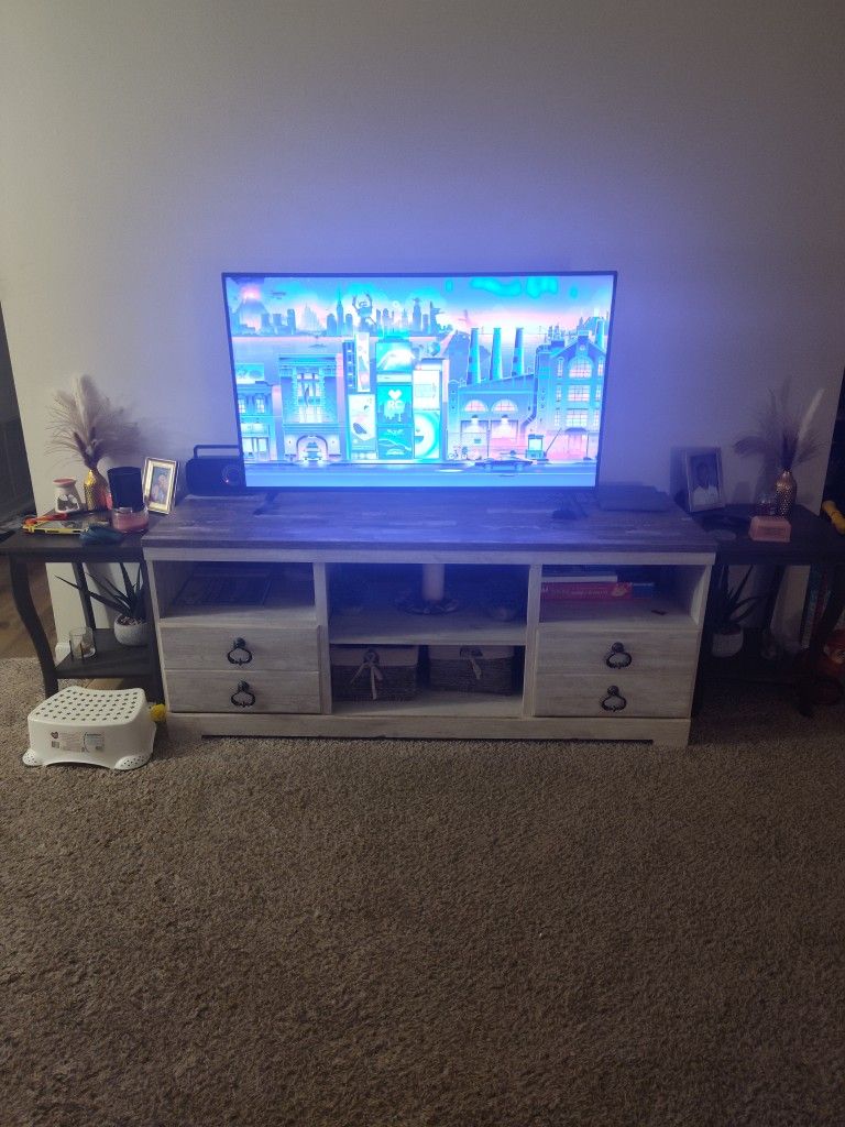 $200 TV Entertainment Center With 2 Glass Shelf Towers