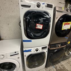 Front load washer and dryer set In great condition well cleaned, delivery available 🚚