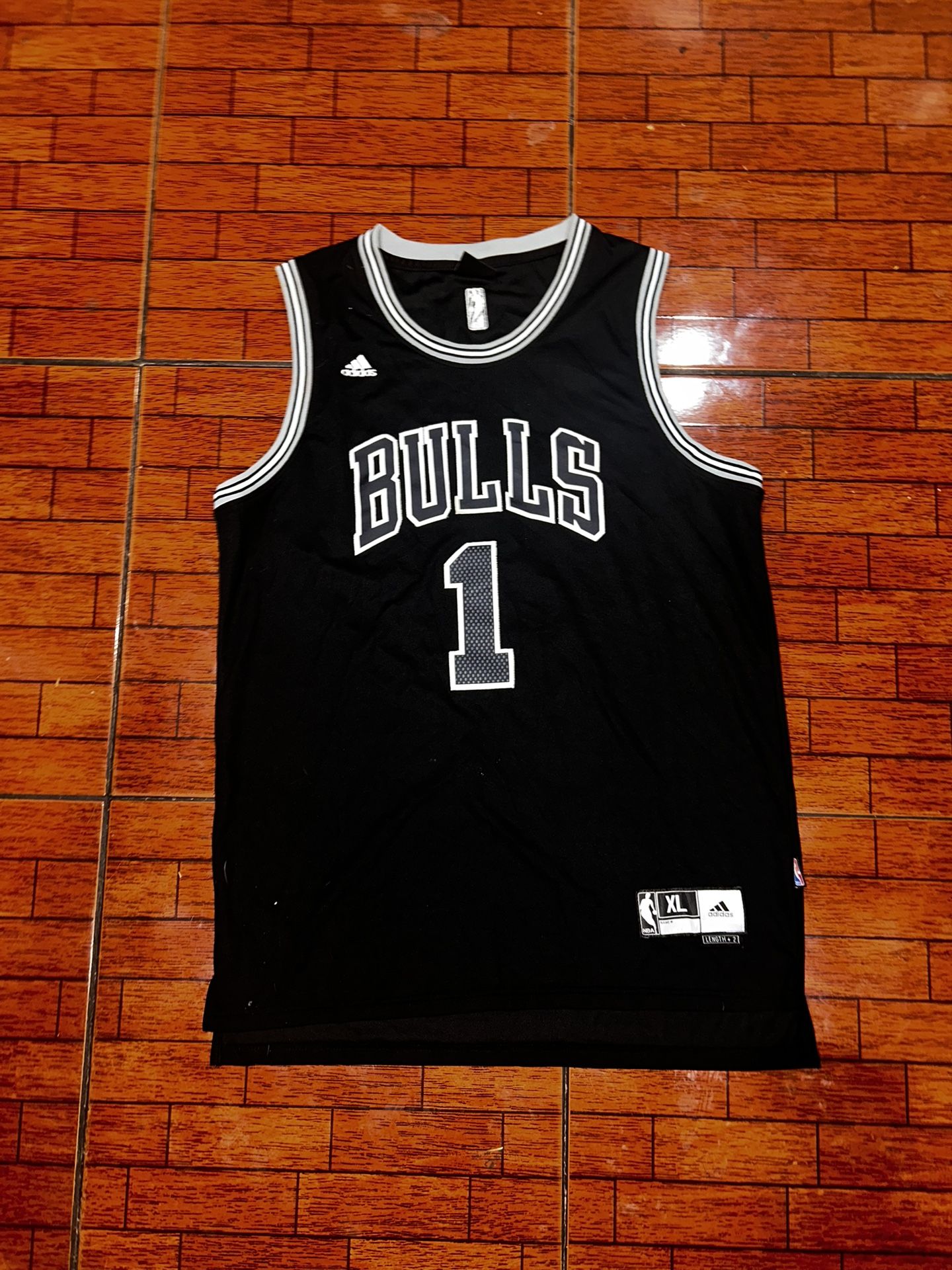 Derrick Rose Adidas All black Chicago Bulls Jersey, Excellent condition