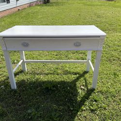 Desk W/Keyboard Drawer