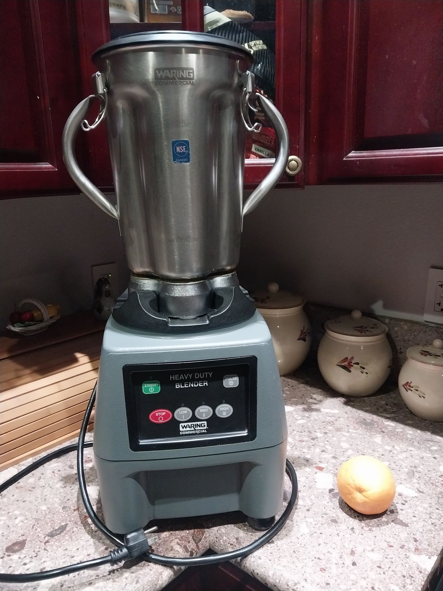 WARING COMMERCIAL 1GL STAINLESS STEEL BLENDER VERY LIGHT USE