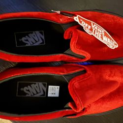 Women’s Vans Red Velvet Size 9 (NEW)