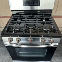 Stove With 5 Heavy Burners 