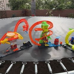 Hot wheel  Tracks