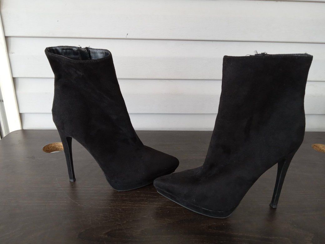 Forever 21 black platform suede pointed toe booties size 10