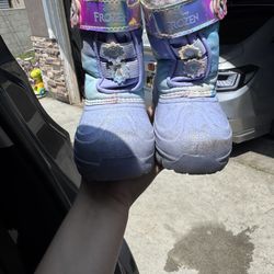 Frozen Snow Boots 9c