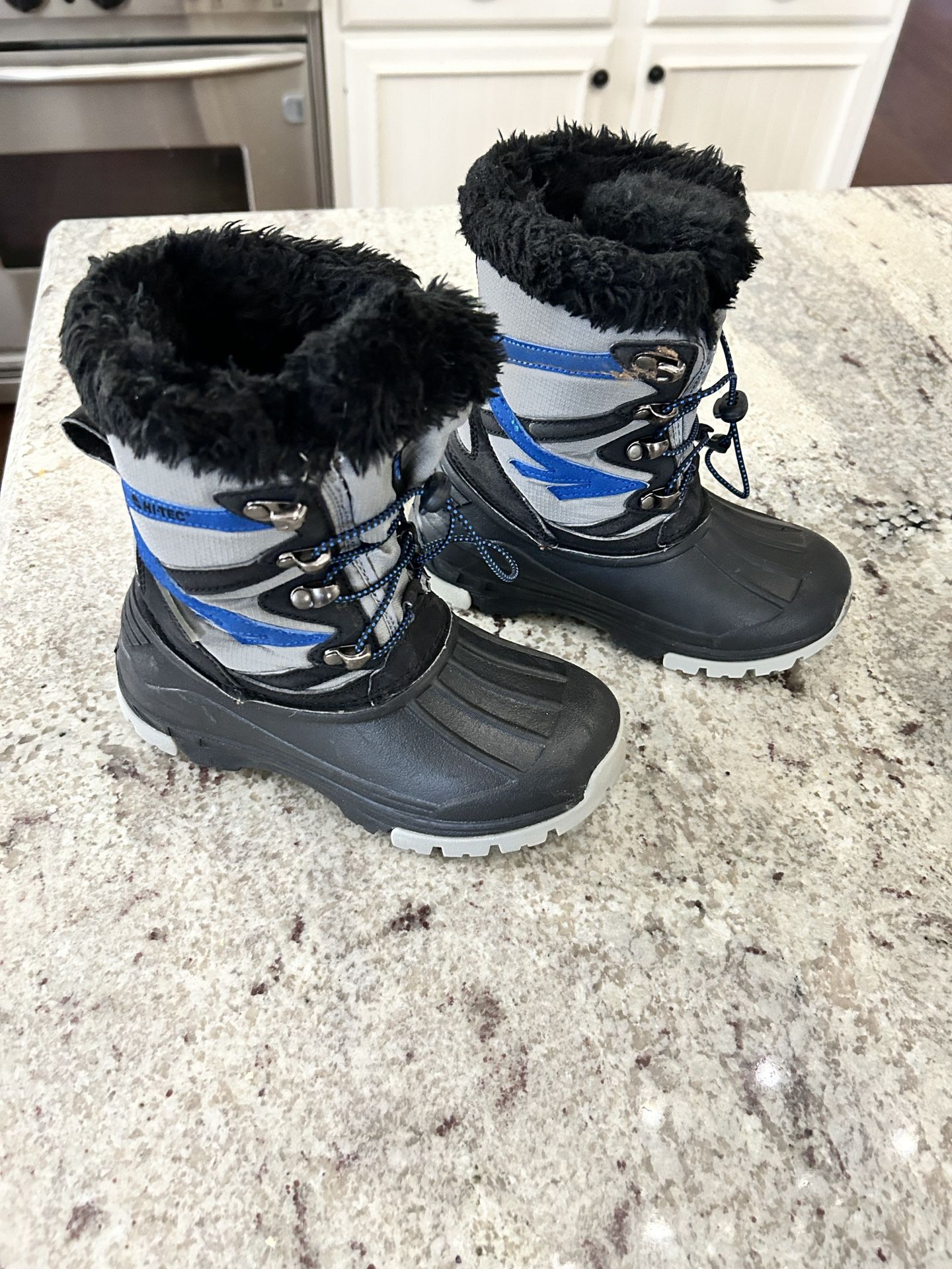 Boys Hi-Tec Snow Boots Size 1