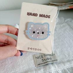 Cute blue and white cat hair clip