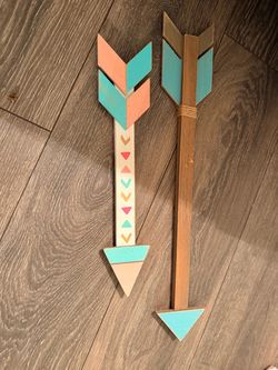 Decorative Wooden Arrow Wall Decor Set of 2