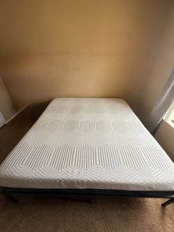Mattress Firm - King size Curve 12” Plush Memory Foam Mattress