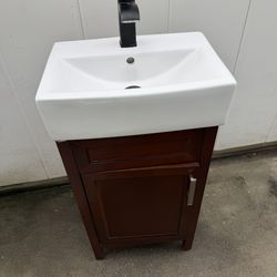 Arvesen 18in. Bath Vanity With White Top