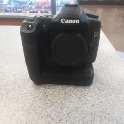 Canon EOS 50D with extra Lens, Battery, Charger, other accessories, and Bag